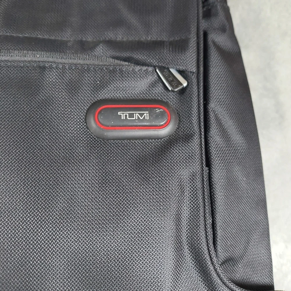 Tumi Messenger Bag Black T Tech 5114D Nylon Crossbody Shoulder Messenger Laptop
